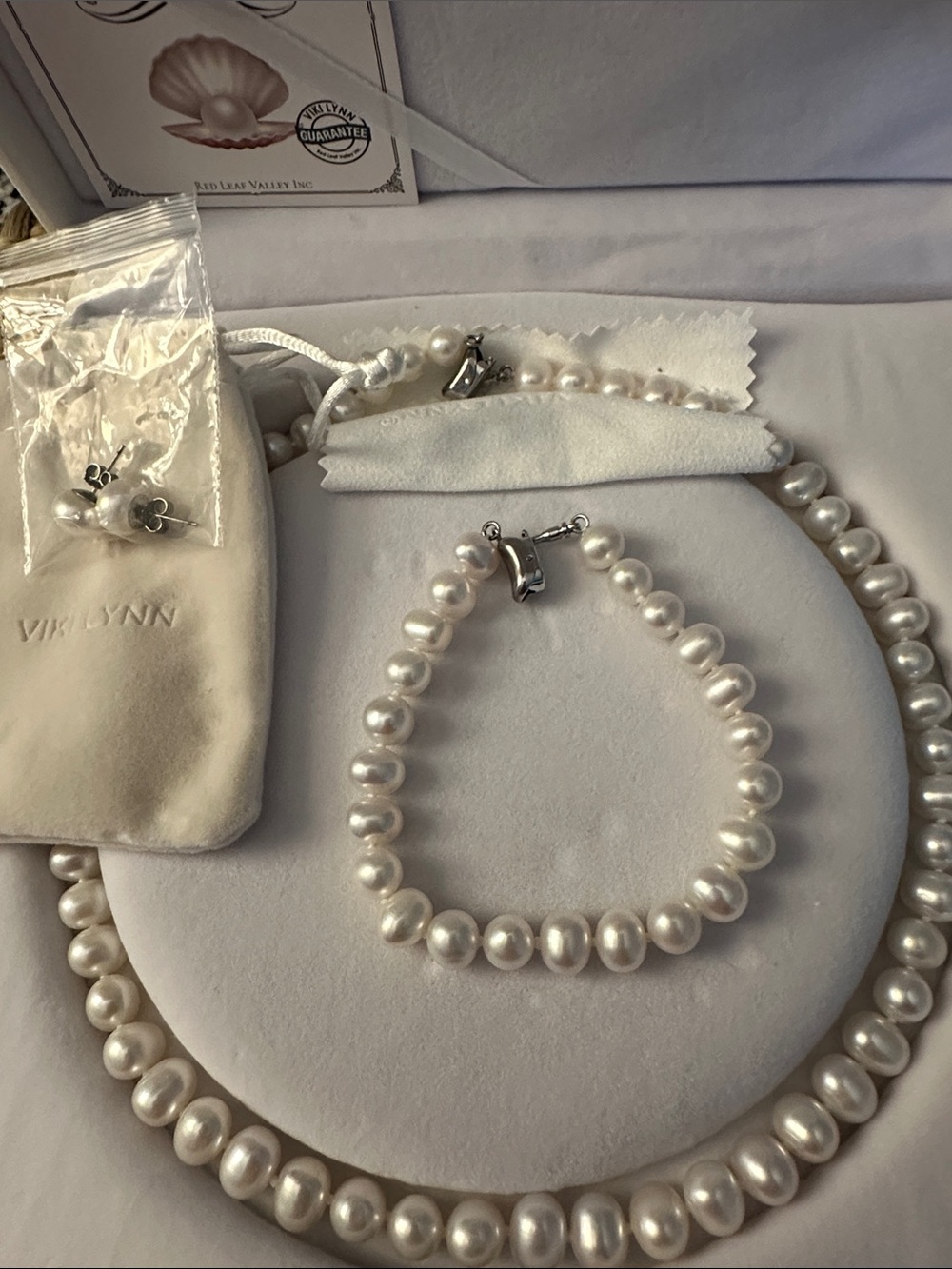 NWOT Viki Lynn Cultured Pearl necklace, bracelet, earrings. - Picture 3 of 3